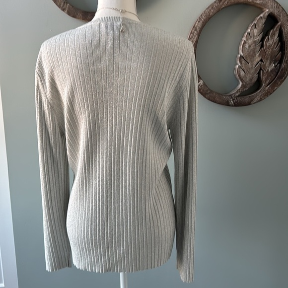 Chico's silver shimmer v-neck sweater   Chicos size 3 - Picture 5 of 6